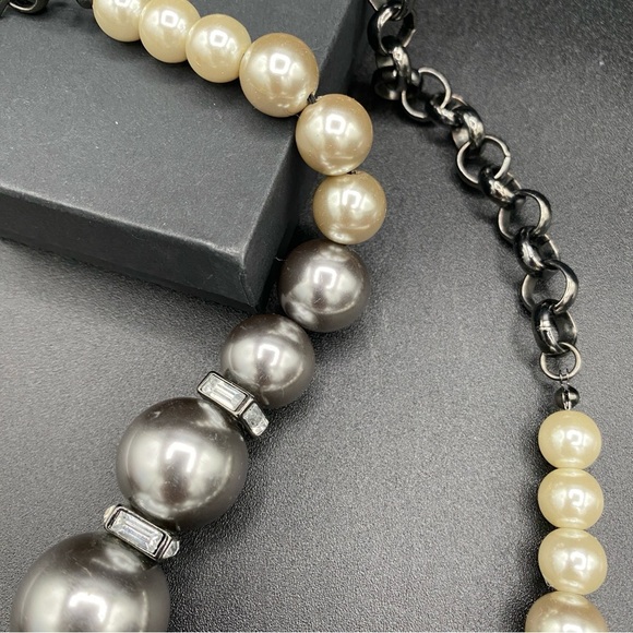 Chunky Graduated Faux Pearl Beaded Necklace in Cream and Gunmetal Grey Rolo - Picture 11 of 11